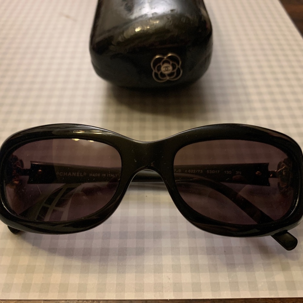 Vintage Authentic Iconic Jeweled Chanel Camellia Sunglasses - Picture 3 of 14